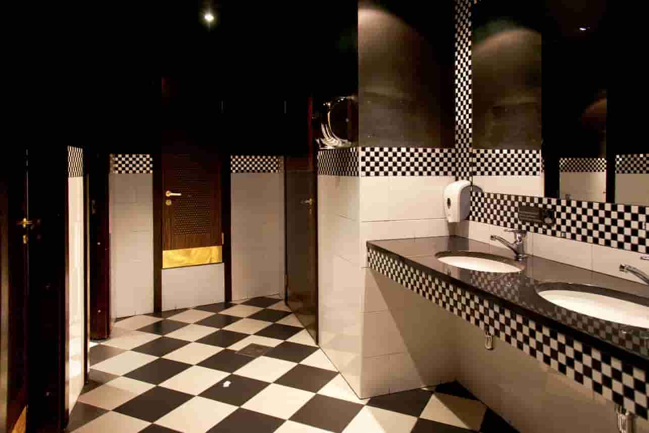 commercial bathroom refinishing