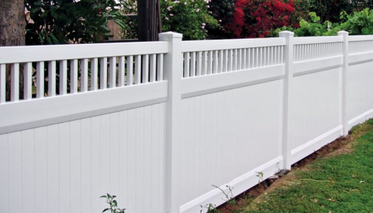 Fencing Green Bay | Top Vinyl Fencing, Chain Link, Wood & More